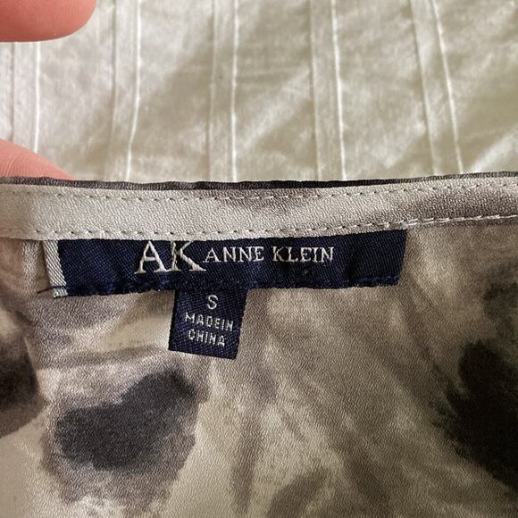 Anne Klein Grey Floral Chiffon Shell, Size S - Picture 7 of 9